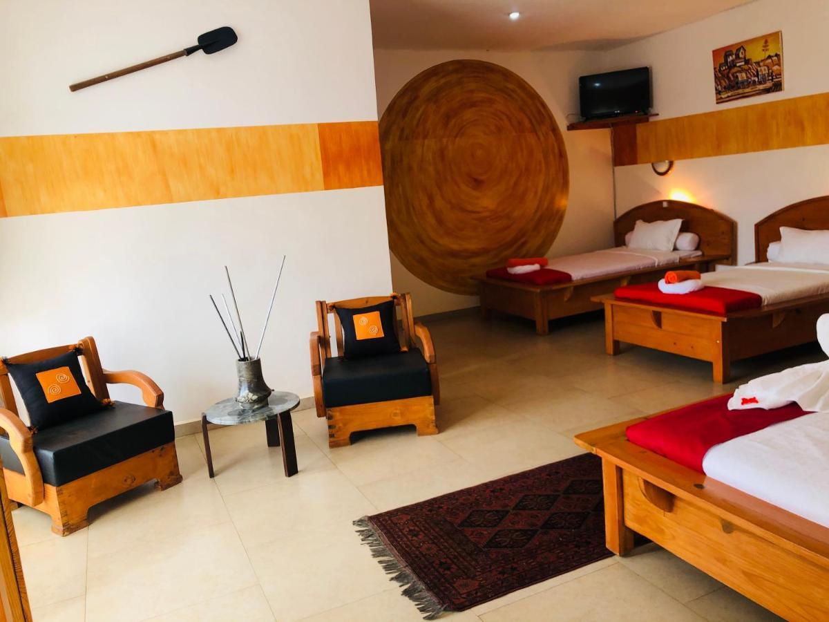 Petite Flower Guest House Talata-maty Bagian luar foto