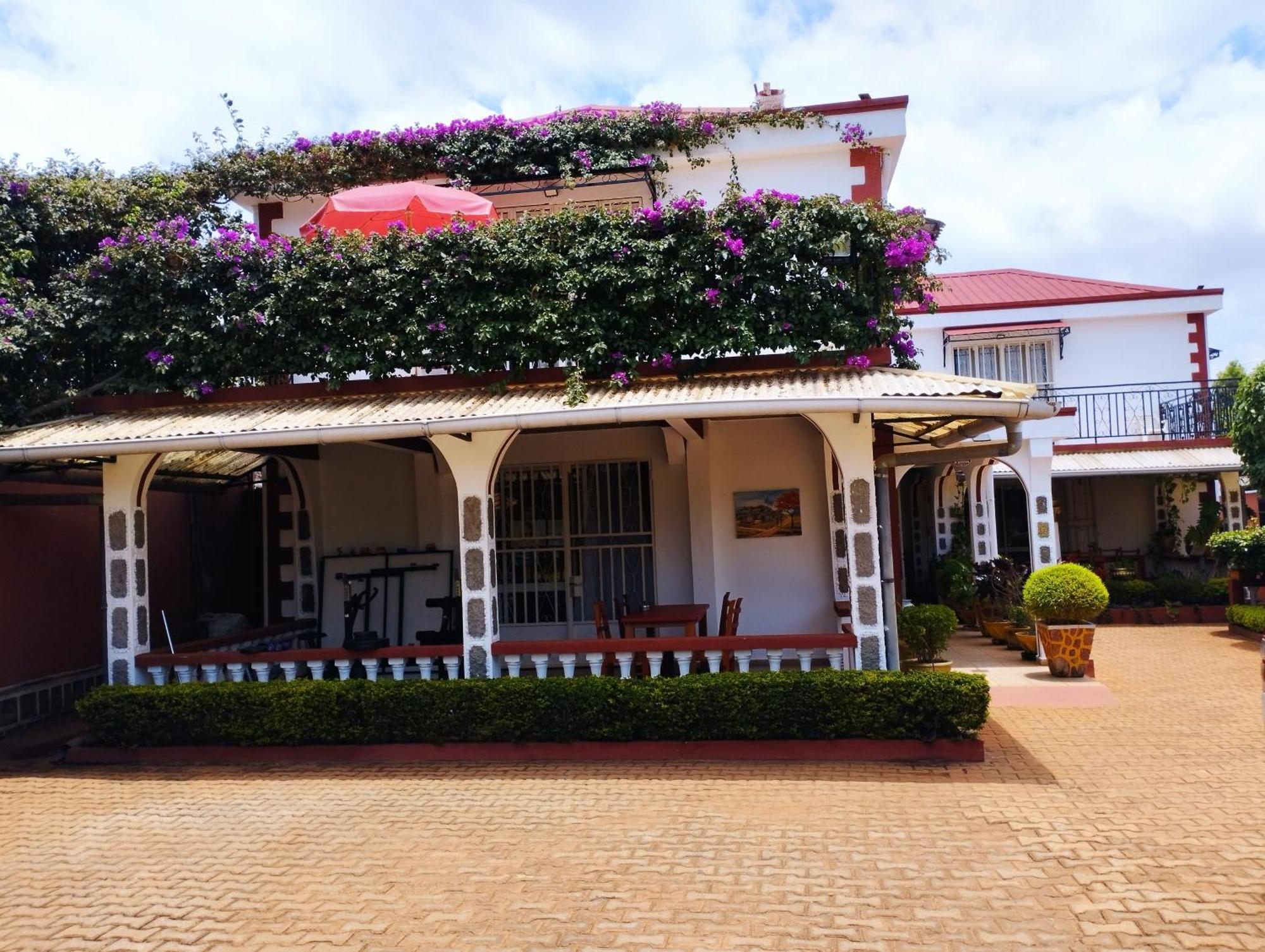 Petite Flower Guest House Talata-maty Bagian luar foto