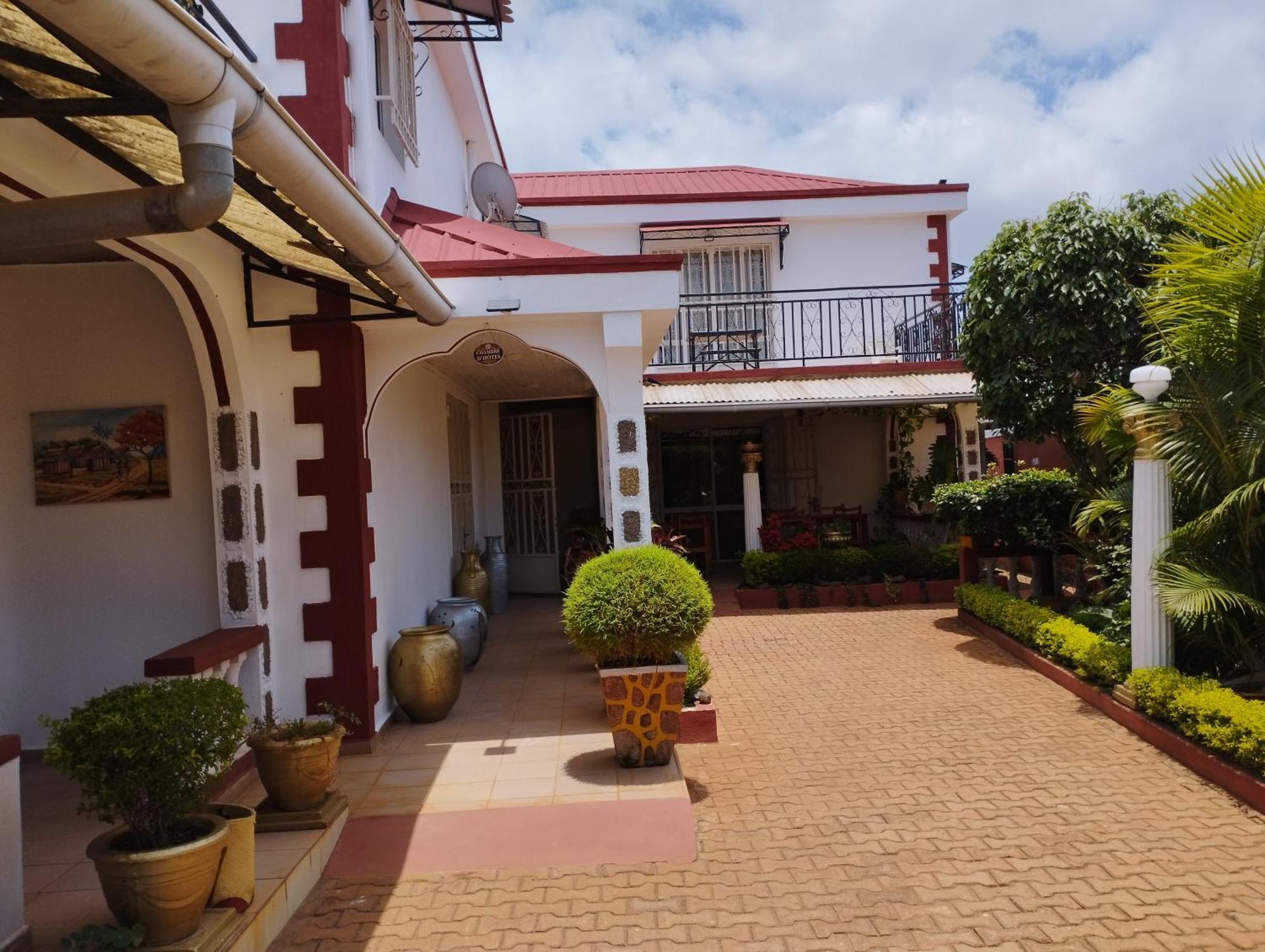 Petite Flower Guest House Talata-maty Bagian luar foto