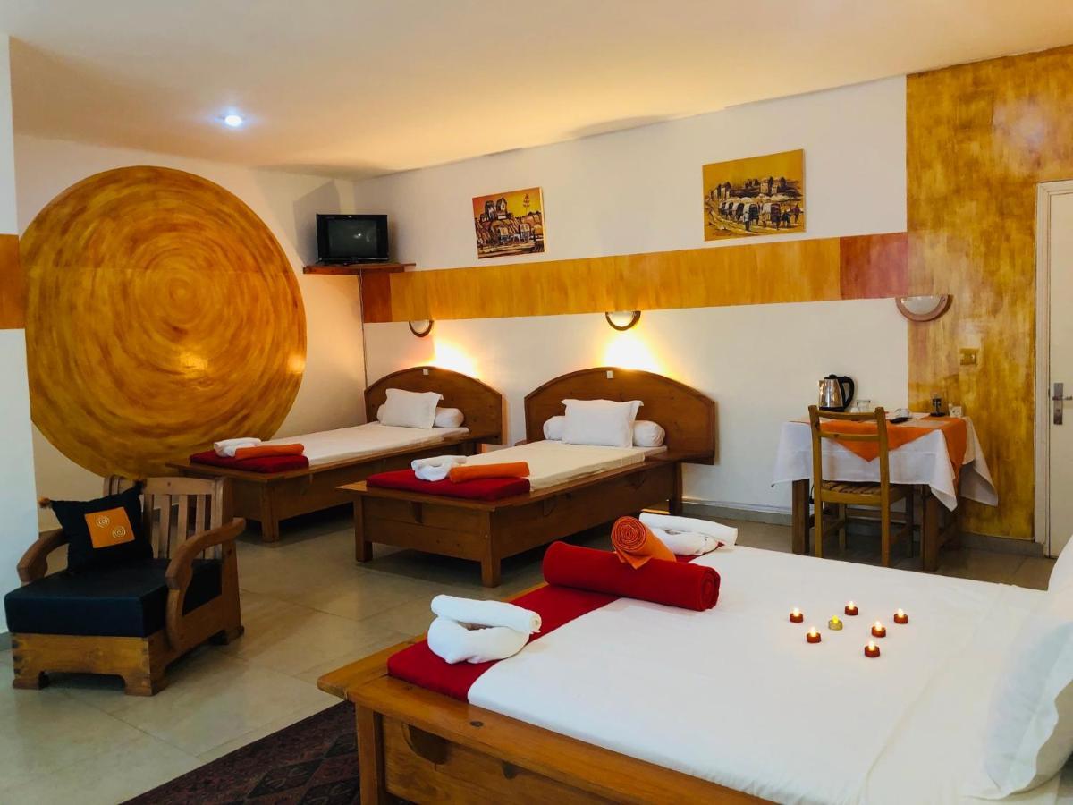 Petite Flower Guest House Talata-maty Bagian luar foto